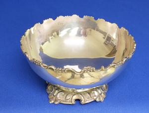 A very nice English Silver Rose Bowl, diameter 16 cm, in very good condition. Price 160 euro reduced to 129 euro