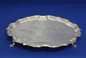 A very nice English Silver Salver, Sheffield 1956, diameter 22 cm, in  very good condition. Price 350 euro reduced to 249 euro