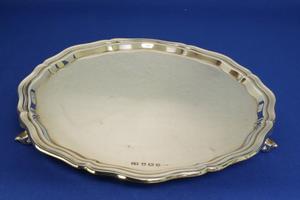 A very nice English Silver Salver, Sheffield 1948, diameter 25.5 cm, in very good condition. Price 550 euro reduced to 450 euro