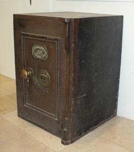 A very nice vintage antique English Safe, height 71 cm. Price 975 euro