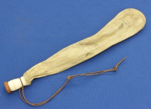 A 19th century antique Leather Shot Pouch, length 41 cm, price 50 euro