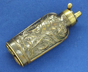 A fine antique 19th century probably American Three Way Powder Flask, height 12 cm, in very good condition.