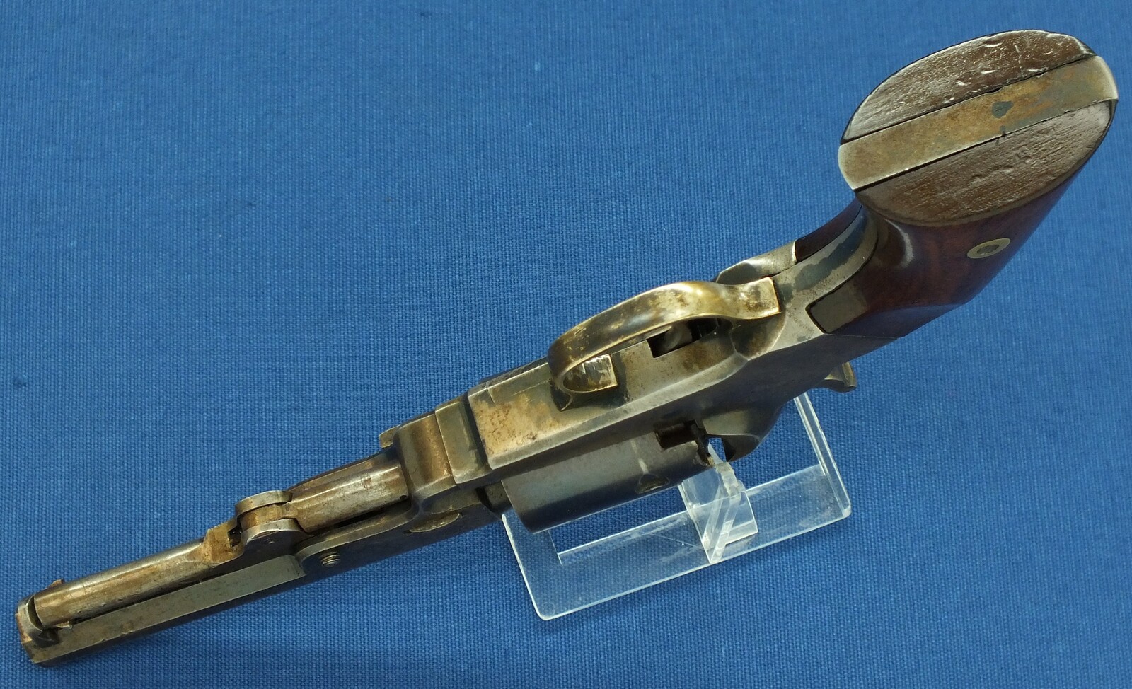 A fine antique American Nepperhan Fire Arms Co. 5 shot percussion Pocket Revolver. Caliber 31, 41/4 inch barrel. Length 25cm. In very good condition. Price 1.450 euro.