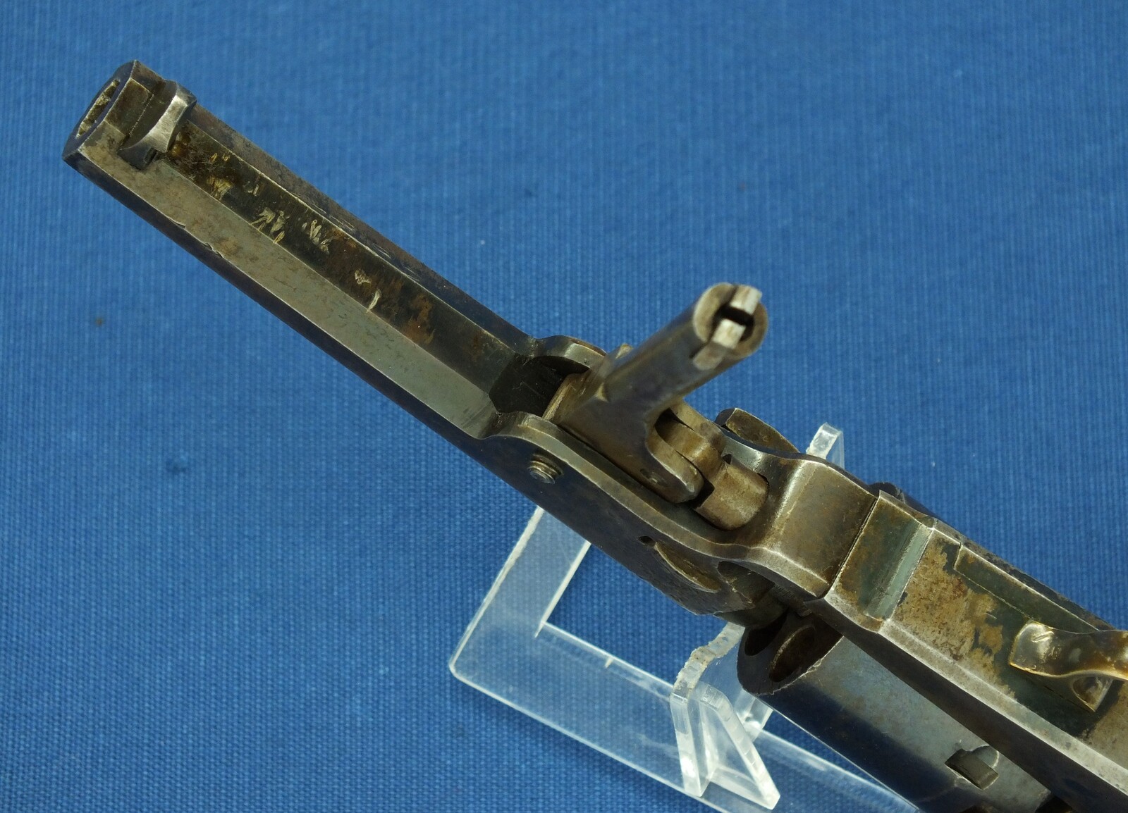 A fine antique American Nepperhan Fire Arms Co. 5 shot percussion Pocket Revolver. Caliber 31, 41/4 inch barrel. Length 25cm. In very good condition. Price 1.450 euro.