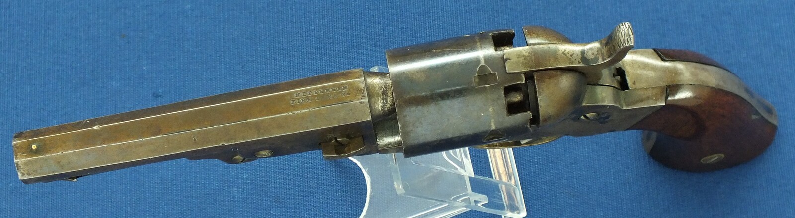A fine antique American Nepperhan Fire Arms Co. 5 shot percussion Pocket Revolver. Caliber 31, 41/4 inch barrel. Length 25cm. In very good condition. Price 1.450 euro.