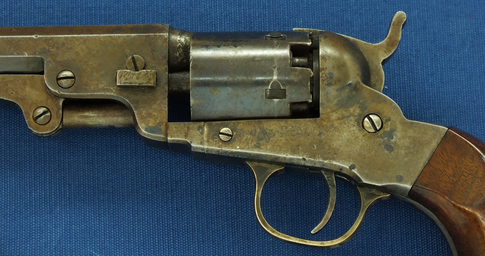 A fine antique American Nepperhan Fire Arms Co. 5 shot percussion Pocket Revolver. Caliber 31, 41/4 inch barrel. Length 25cm. In very good condition. Price 1.450 euro.