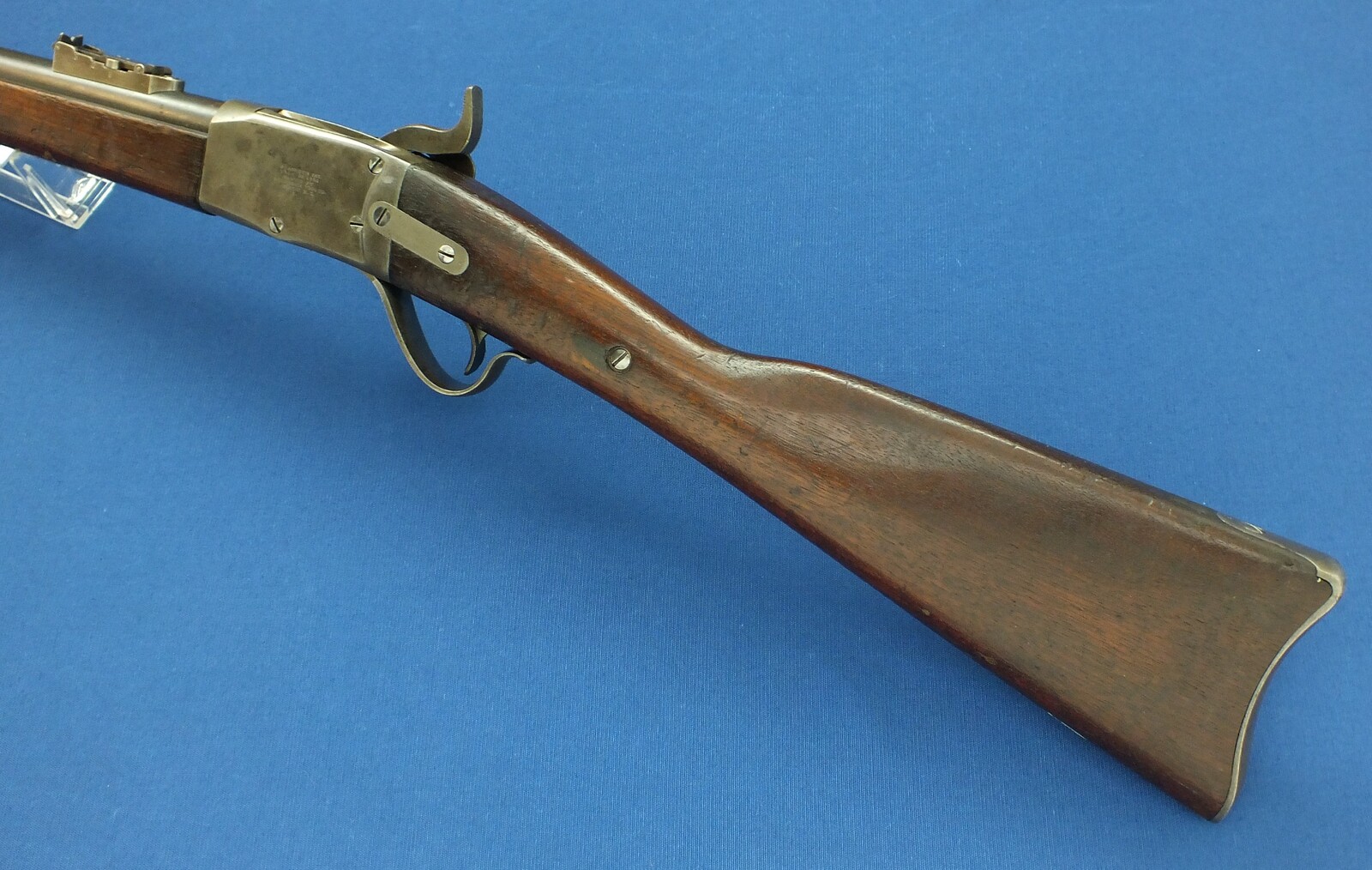 A fine antique American US Massachusetts Militia Contract Peabody Providence Tool Company Rifle. Caliber 43 Spanish. 33 inch Barrel. Length 132cm. In very good condition. Price 1.500 euro.