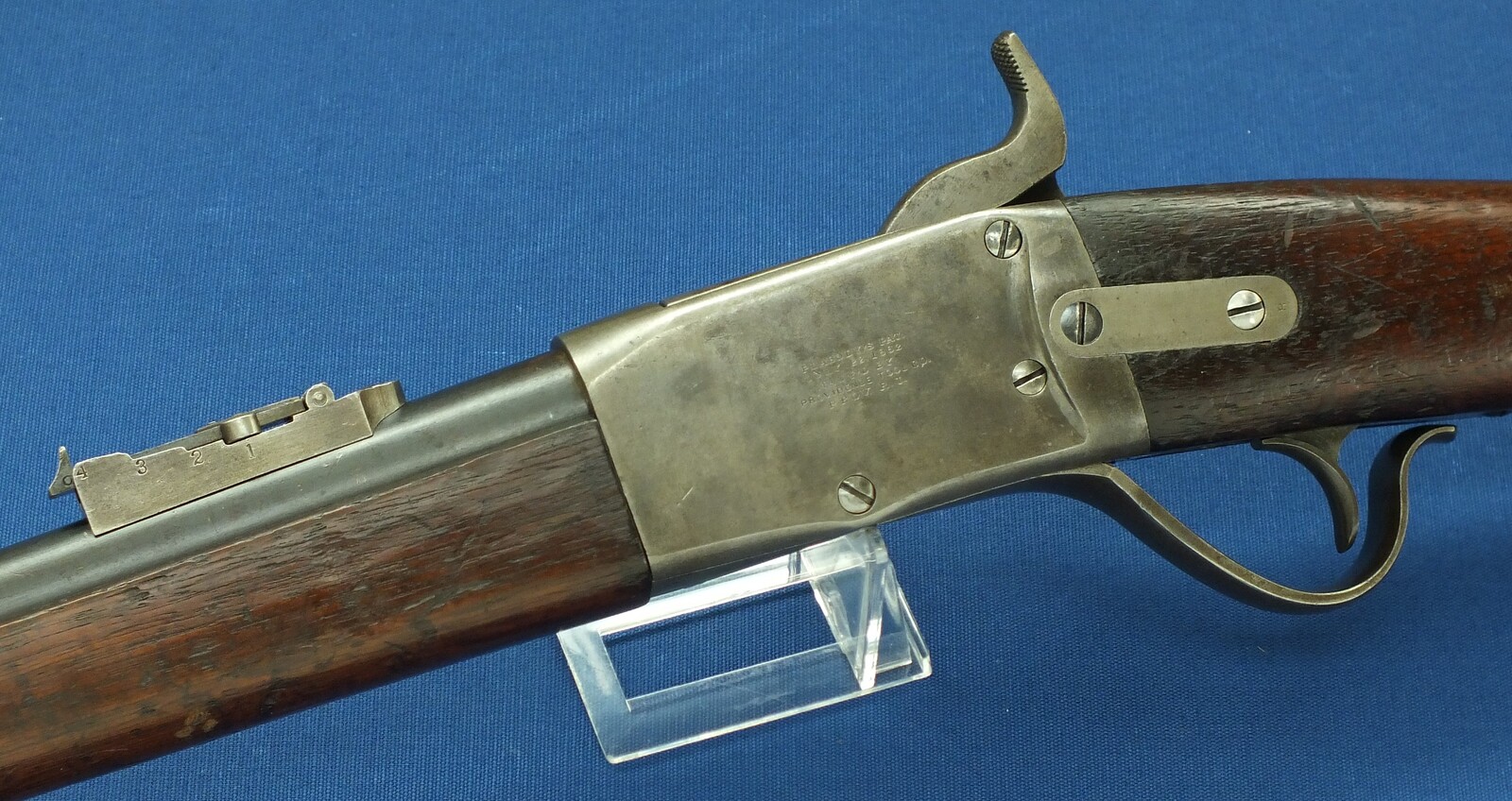 A fine antique American US Massachusetts Militia Contract Peabody Providence Tool Company Rifle. Caliber 43 Spanish. 33 inch Barrel. Length 132cm. In very good condition. Price 1.500 euro.