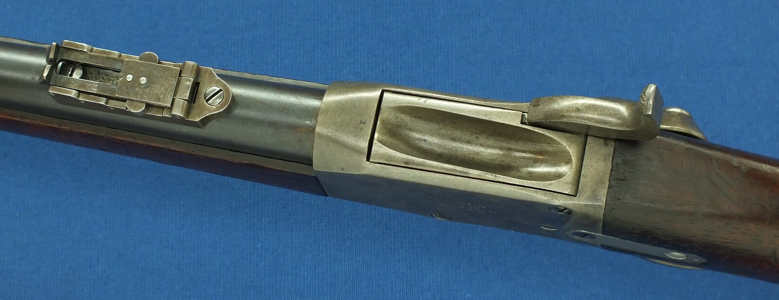 A fine antique American US Massachusetts Militia Contract Peabody Providence Tool Company Rifle. Caliber 43 Spanish. 33 inch Barrel. Length 132cm. In very good condition. Price 1.500 euro.