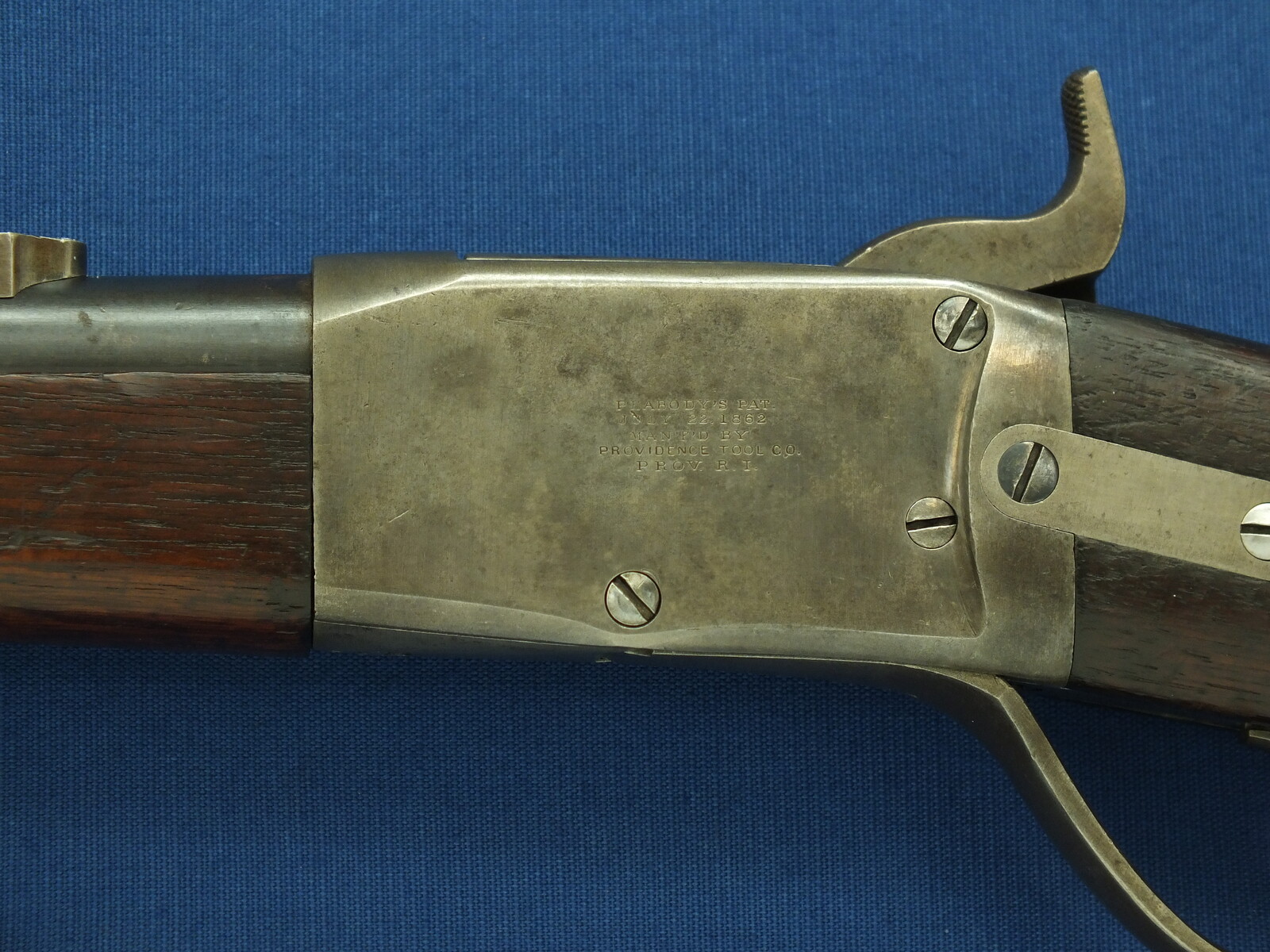 A fine antique American US Massachusetts Militia Contract Peabody Providence Tool Company Rifle. Caliber 43 Spanish. 33 inch Barrel. Length 132cm. In very good condition. Price 1.500 euro.