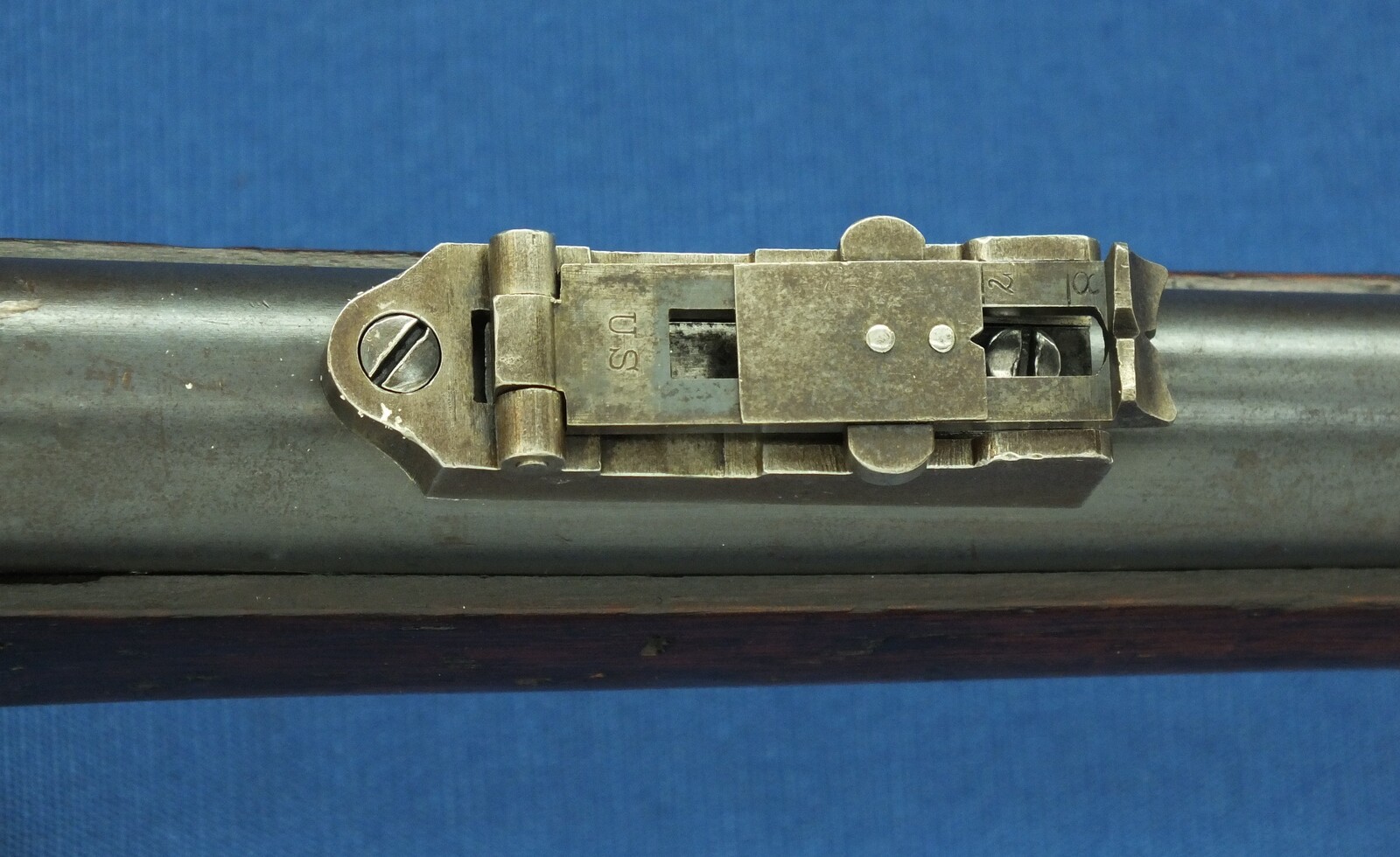 A fine antique American US Massachusetts Militia Contract Peabody Providence Tool Company Rifle. Caliber 43 Spanish. 33 inch Barrel. Length 132cm. In very good condition. Price 1.500 euro.