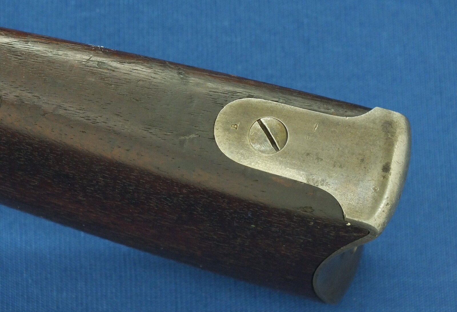 A fine antique American US Massachusetts Militia Contract Peabody Providence Tool Company Rifle. Caliber 43 Spanish. 33 inch Barrel. Length 132cm. In very good condition. Price 1.500 euro.