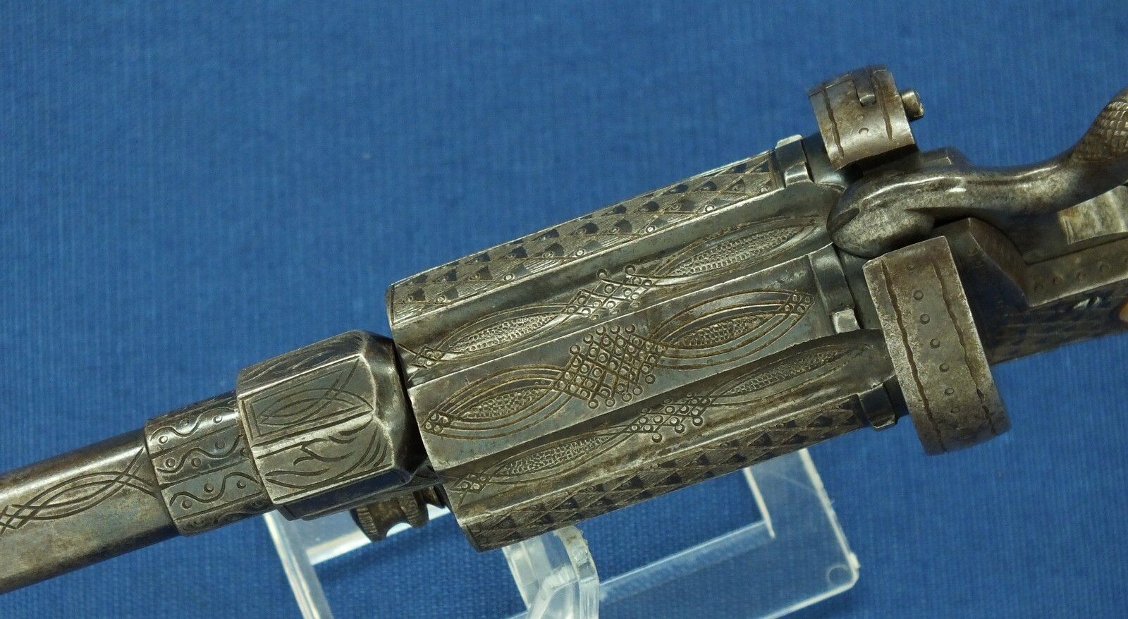 A Fine Antique Belgian engraved 6 shot Pinfire Single and Double Action Pepperbox having a detachable 6 inch barrel. Caliber 9mm. Length 29,5cm. In very good condition. Price 950 euro.