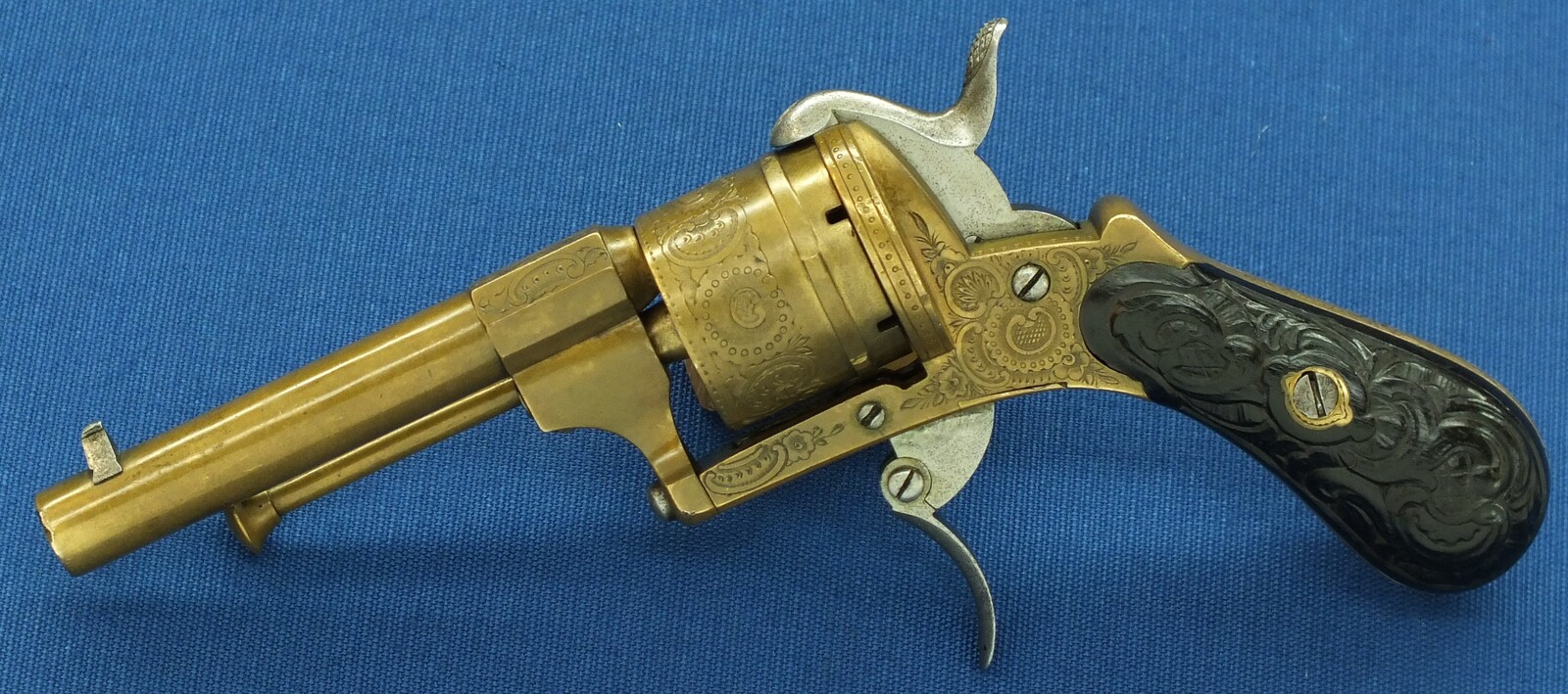 A rare antique Belgian Bronze 6 shot engraved Single and Double Action Pinfire Revolver. Caliber 7mm, length 20cm. In very good condition. Price 775 euro.