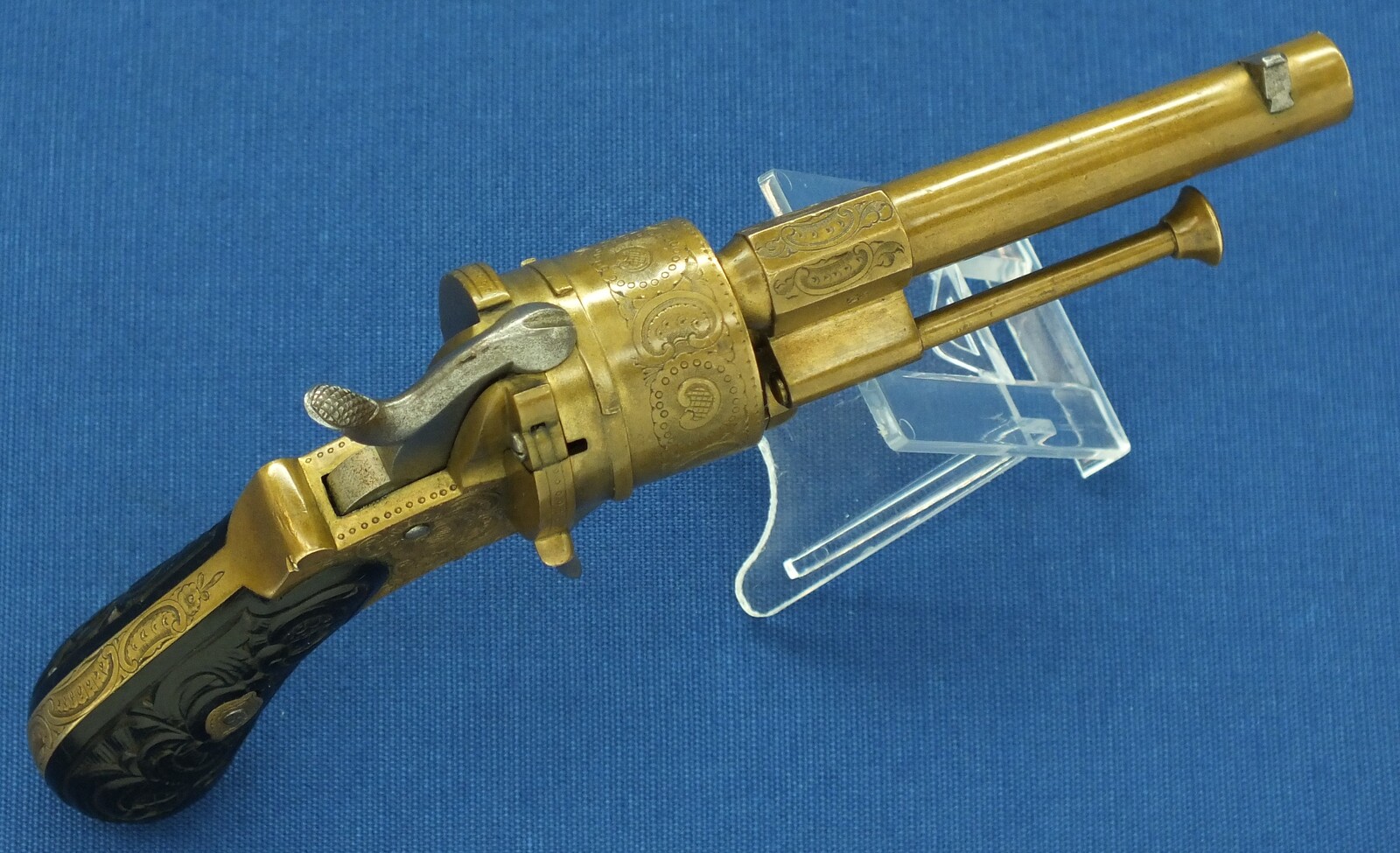 A rare antique Belgian Bronze 6 shot engraved Single and Double Action Pinfire Revolver. Caliber 7mm, length 20cm. In very good condition. Price 775 euro.