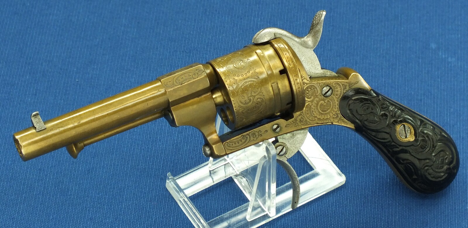 A rare antique Belgian Bronze 6 shot engraved Single and Double Action Pinfire Revolver. Caliber 7mm, length 20cm. In very good condition. Price 775 euro.