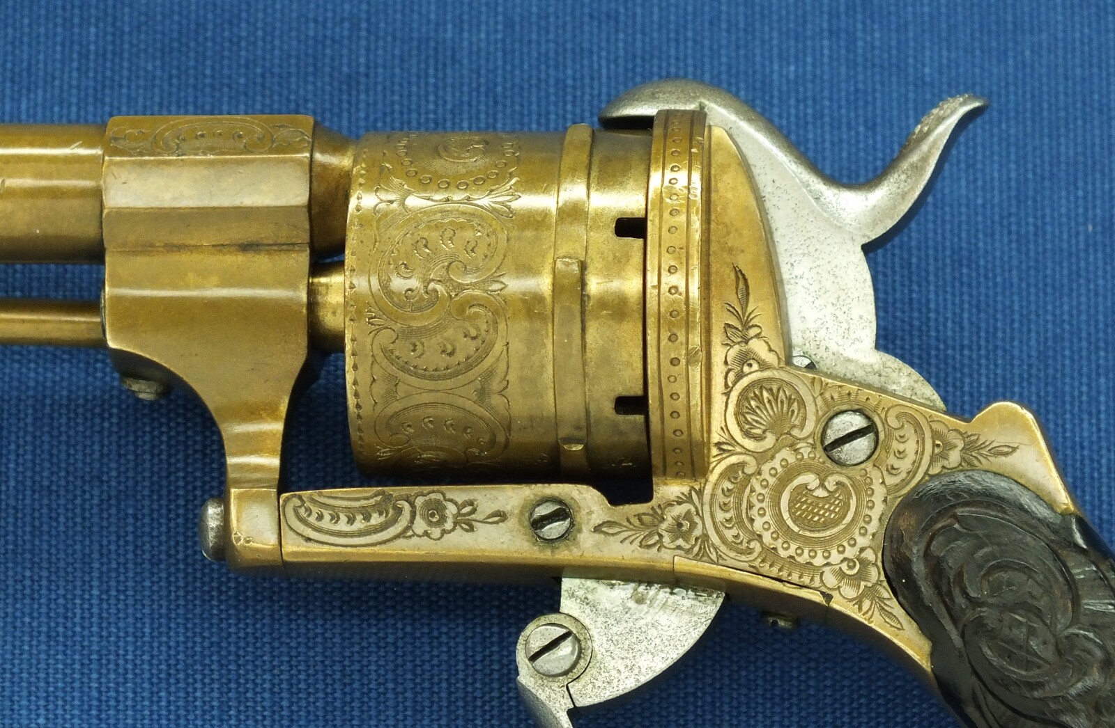 A rare antique Belgian Bronze 6 shot engraved Single and Double Action Pinfire Revolver. Caliber 7mm, length 20cm. In very good condition. Price 775 euro.