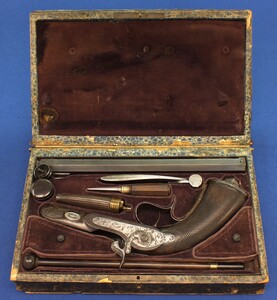 A rare antique French Book cased Percussion Pistol by Lepage-Moutier Arq. du Roi and Geerinckx a Paris. Circa 1850. Caliber 11,5mm, length 43,5cm. Spine of book signed: Remède A Tous Les Maux (A Cure for all Ills). In very good condition. Price 3.250 euro