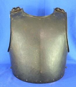 A scarce antique Dutch Sappers Cuirass with original Lining, circa 1830, in very good condition. Price 1.325 euro