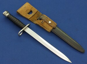 A Swiss model 1957 bayonet for Sig Sturmgewehr/Assault rifle made by Wenger with Leather frog. Length 38cm. In very good condition. Price 85 euro