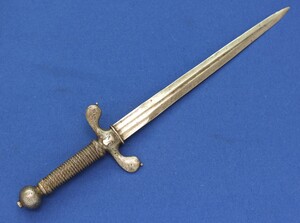 A very nice antique 17th century European Dagger, length 40 cm, (blade 27,5 cm), in very good condition. Price 1.575 euro