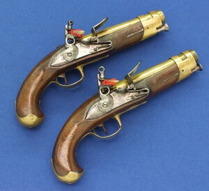 A very nice  antique 19th century circa 1800 French Pair brass mounted  Naval Officers Flintlock Pistols with brass barrels and belt hooks, caliber 16 mm, length 27,5 cm, in very good condition. Price 2.475 euro