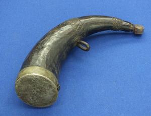 A very nice antique 19th Century Eastern Powder Horn with zinc mount, height 24 cm, in very good condition. Price 75 euro