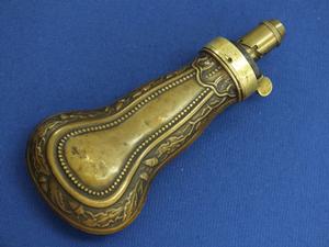 A very nice antique 19th Century Embossed Powder Flask, height 15,5 cm, in very good condition. Price 325 euro