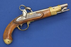 A very nice antique Dutch Military Model 1820 Cavalry Percussion Pistol, caliber 17 mm, length 38 cm, in very good condition. Price 2.750 euro