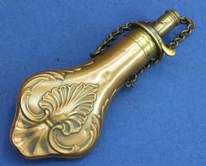 A very nice antique French 19th Century Powder Flask by BOCHE A PARIS, height 19 cm, in very good condition. Price 325 euro