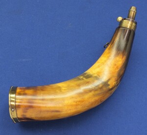 A  very nice large antique 19th century brass mounted Powder Horn, height 31 cm, in very good condition. Price 225 euro