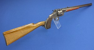 A very scarce antique Smith & Wesson model 320 6 shot revolving Rifle with 16 inch barrel, only 239 made. Length 83 cm. In very good condition.