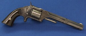 An antique American Smith & Wesson Model No. 2 Old Model Army Revolver, .32 Rimfire caliber, 6 shot, 6 inch barrel. length 29,5 cm, in very good condition. Price 1.650 euro.