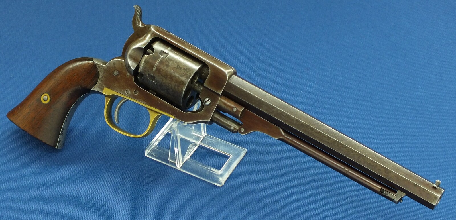 An antique American Whitney Navy & Eagle Co. Second Model 5th Type 6 shot Percussion Revolver. Caliber 36, 7,5 inch barrel. Length 35cm. In very good condition. Price 2.550 euro