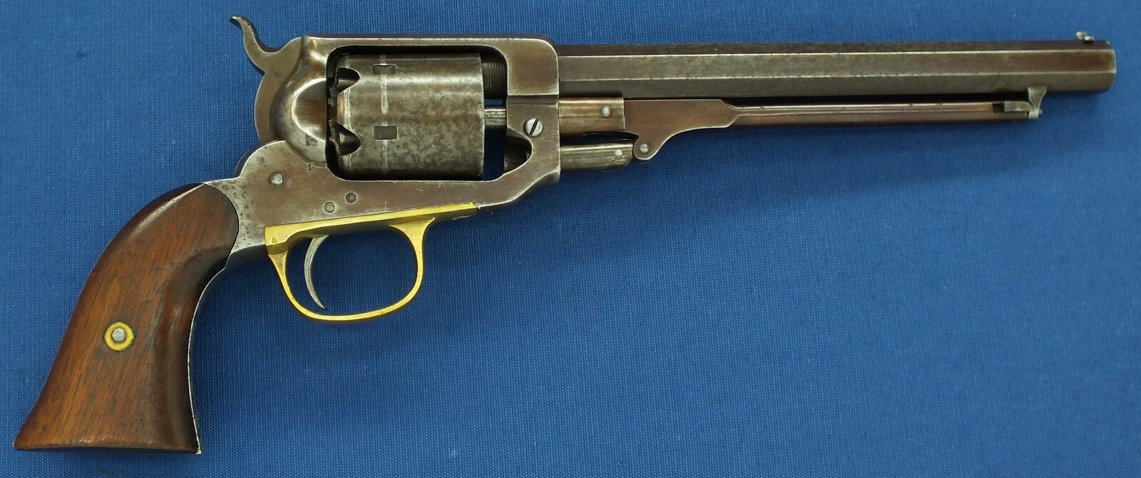 An antique American Whitney Navy & Eagle Co. Second Model 5th Type 6 shot Percussion Revolver. Caliber 36, 7,5 inch barrel. Length 35cm. In very good condition. Price 2.550 euro