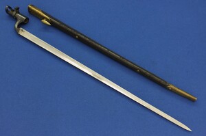 An antique British Model 1895 Bayonet for Martini Enfield Rifle with original Leather scabbard. Length 65cm. In very good condition. Price 325 euro.