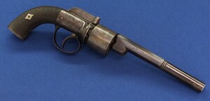 An antique engraved English 6 shot .38 bore Transitional double action Percussion Revolver. Length 32,5 cm. In very good condition. Price 1.350 euro