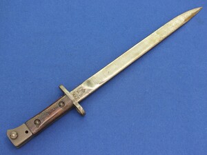 An India Bayonet  No 1. MK III by R.F.I. for  Lee Enfield No 1 MK III Rifle, S.M.L.E.  length 48 cm, in good condition. Price 75 euro