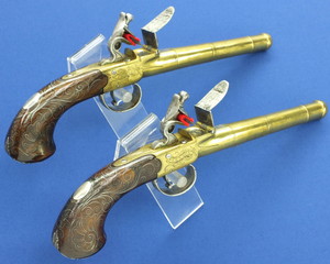 Fine Pair Antique 18th Century English Flintlock Queen Ann  Pistols by Bunney London, caliber 14 mm, length 32,5 cm, in near mint  condition.