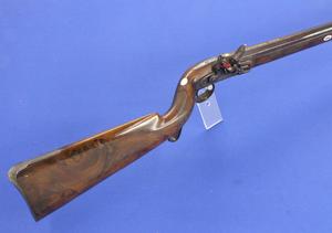 A very scarce Antique English Flintlock Gun with a cross-over stock for left eye dominant signed Buresch, circa 1800, caliber 17 mm, length 128 cm, in very good condition. Price 3.750 euro