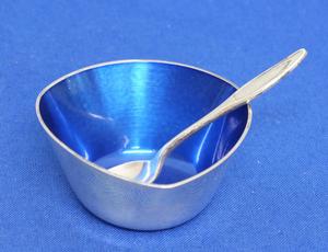 A very nice probably Danish Silver Salt Cellar with Spoon, height 2.5 cm, in very good condition. Price 75 euro reduced to 59 euro