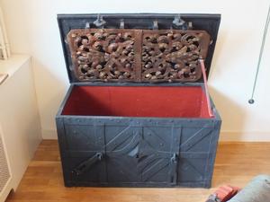 A very nice 17th Century Antique Wrought Iron Strongbox, 100x57x57 cm, Price 3.500 euro