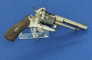 A 19th century antique English Pinfire Revolver,  caliber 7 mm, length 20 cm, in very good condition. Price 475 euro