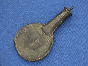 A 19th Century Antique Leather Shot Pouche, length 17 cm. Price 50 euro