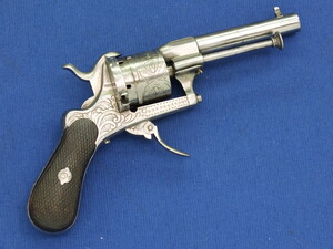 A fine 19th century Belgian Pinfire Revolver, caliber 7 mm, length 20,5 cm, in very good condition. Price 550 euro