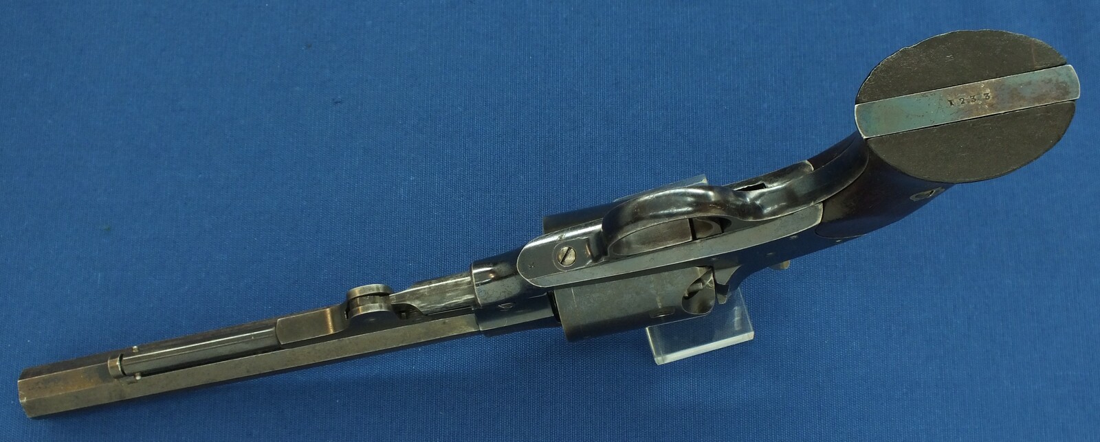 A fine American Rogers & Spencer Army Model 6 shot, 44 caliber single action Percussion Revolver with 7,5 inch barrel. Length 36 cm. in very good condition. Price 4.650 euro.