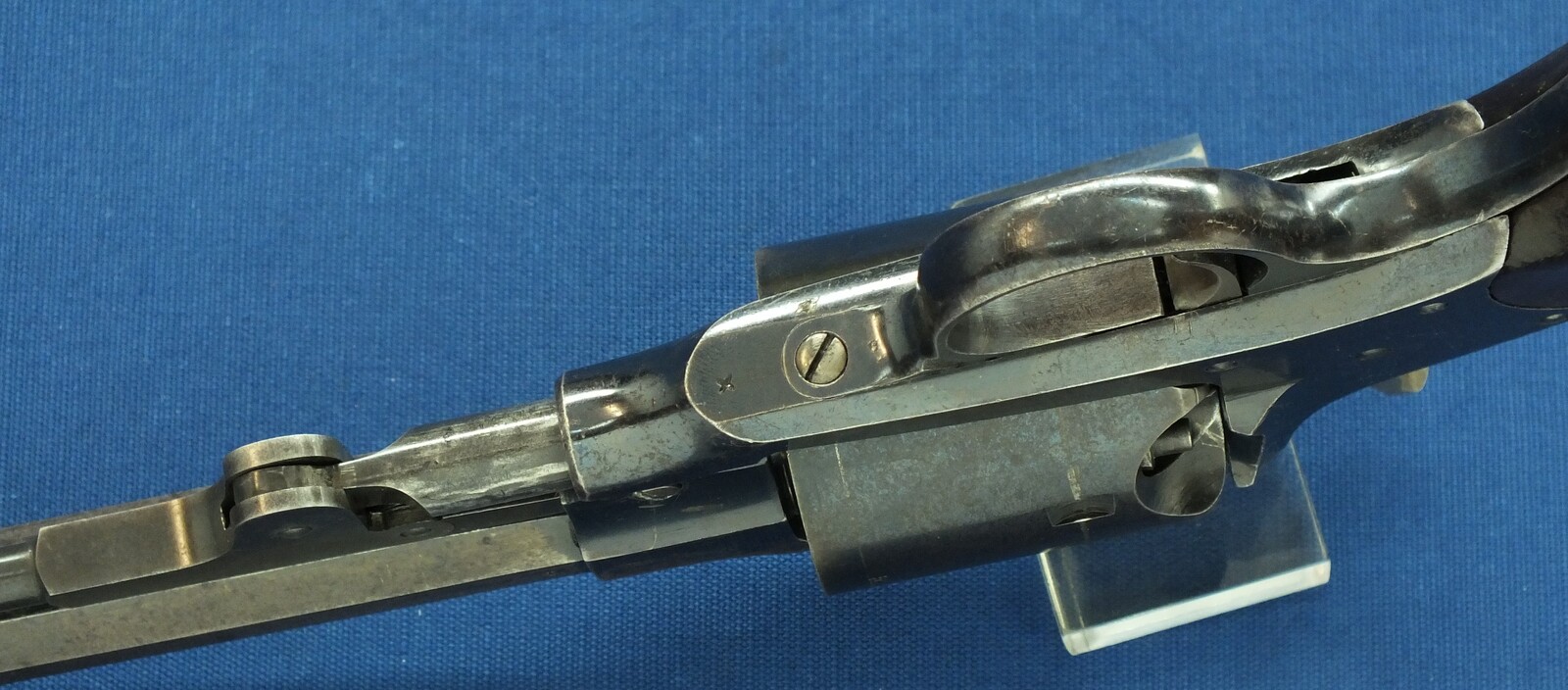 A fine American Rogers & Spencer Army Model 6 shot, 44 caliber single action Percussion Revolver with 7,5 inch barrel. Length 36 cm. in very good condition. Price 4.650 euro.