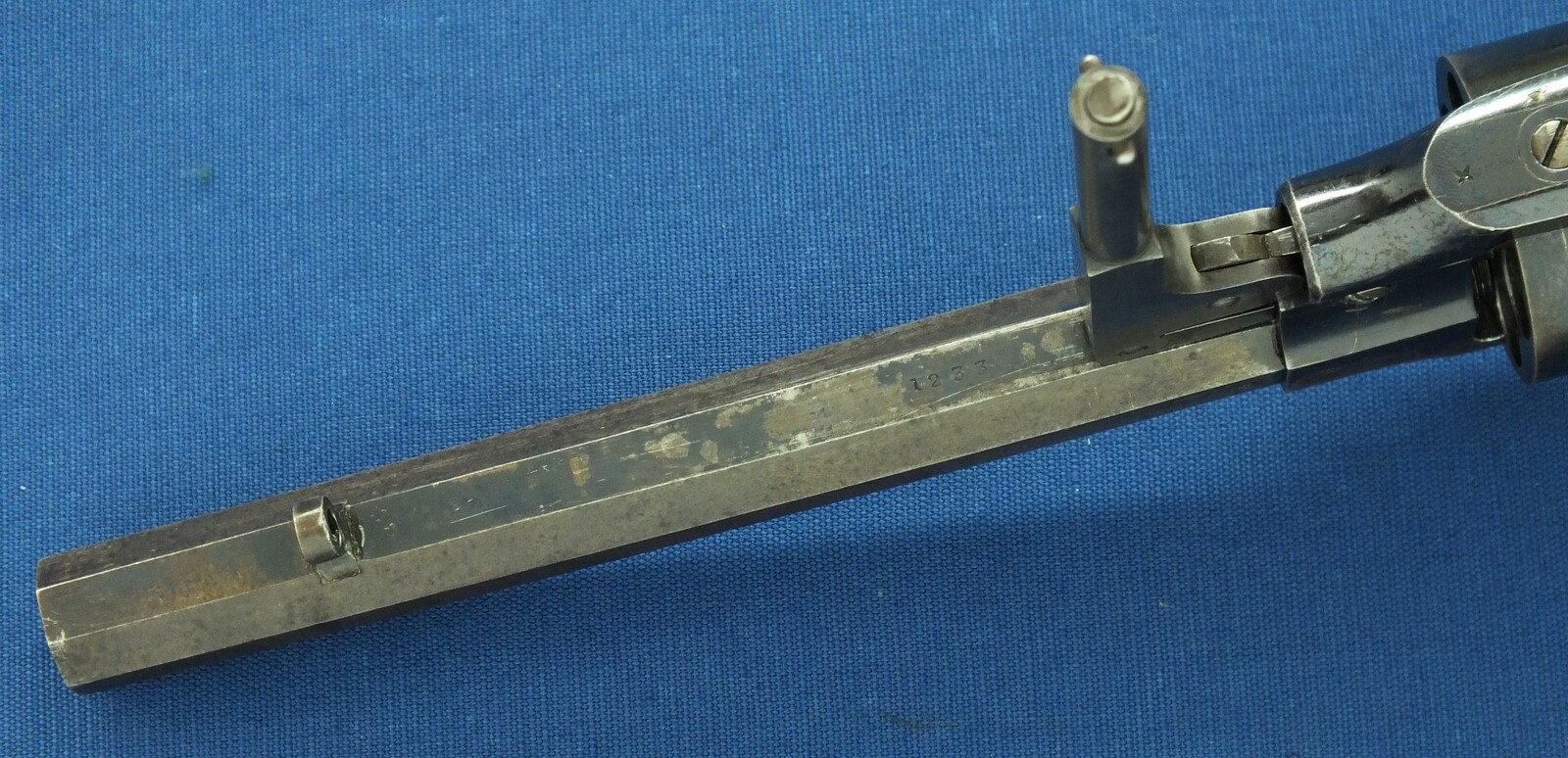 A fine American Rogers & Spencer Army Model 6 shot, 44 caliber single action Percussion Revolver with 7,5 inch barrel. Length 36 cm. in very good condition. Price 4.650 euro.