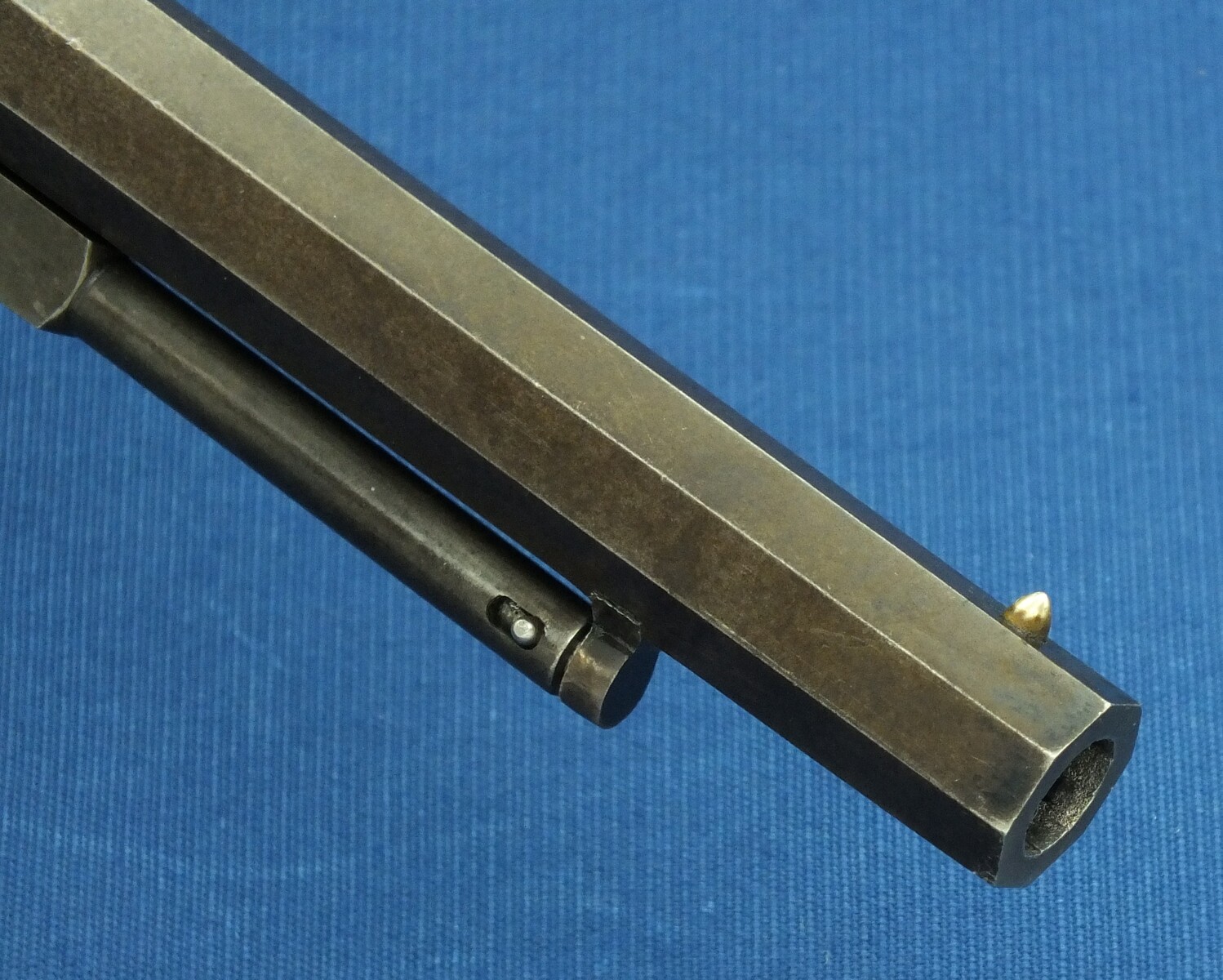 A fine American Rogers & Spencer Army Model 6 shot, 44 caliber single action Percussion Revolver with 7,5 inch barrel. Length 36 cm. in very good condition. Price 4.650 euro.