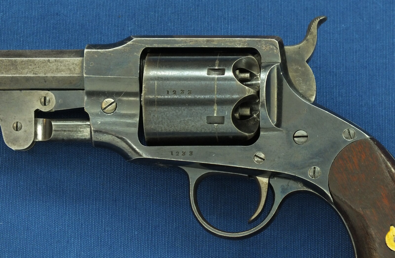 A fine American Rogers & Spencer Army Model 6 shot, 44 caliber single action Percussion Revolver with 7,5 inch barrel. Length 36 cm. in very good condition. Price 4.650 euro.